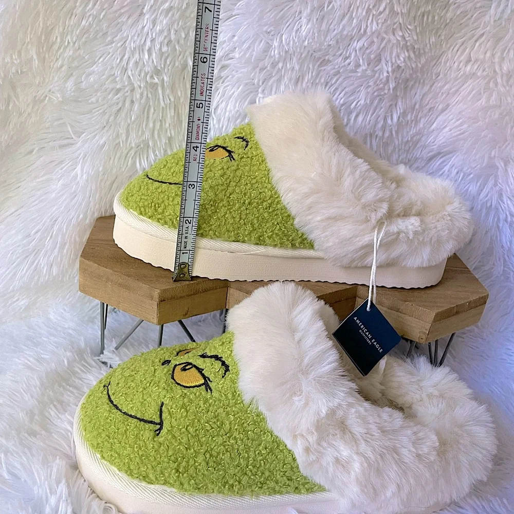 💚LAST ONE💚FINAL PRICE Grinch Slippers - Picture 7 of 10